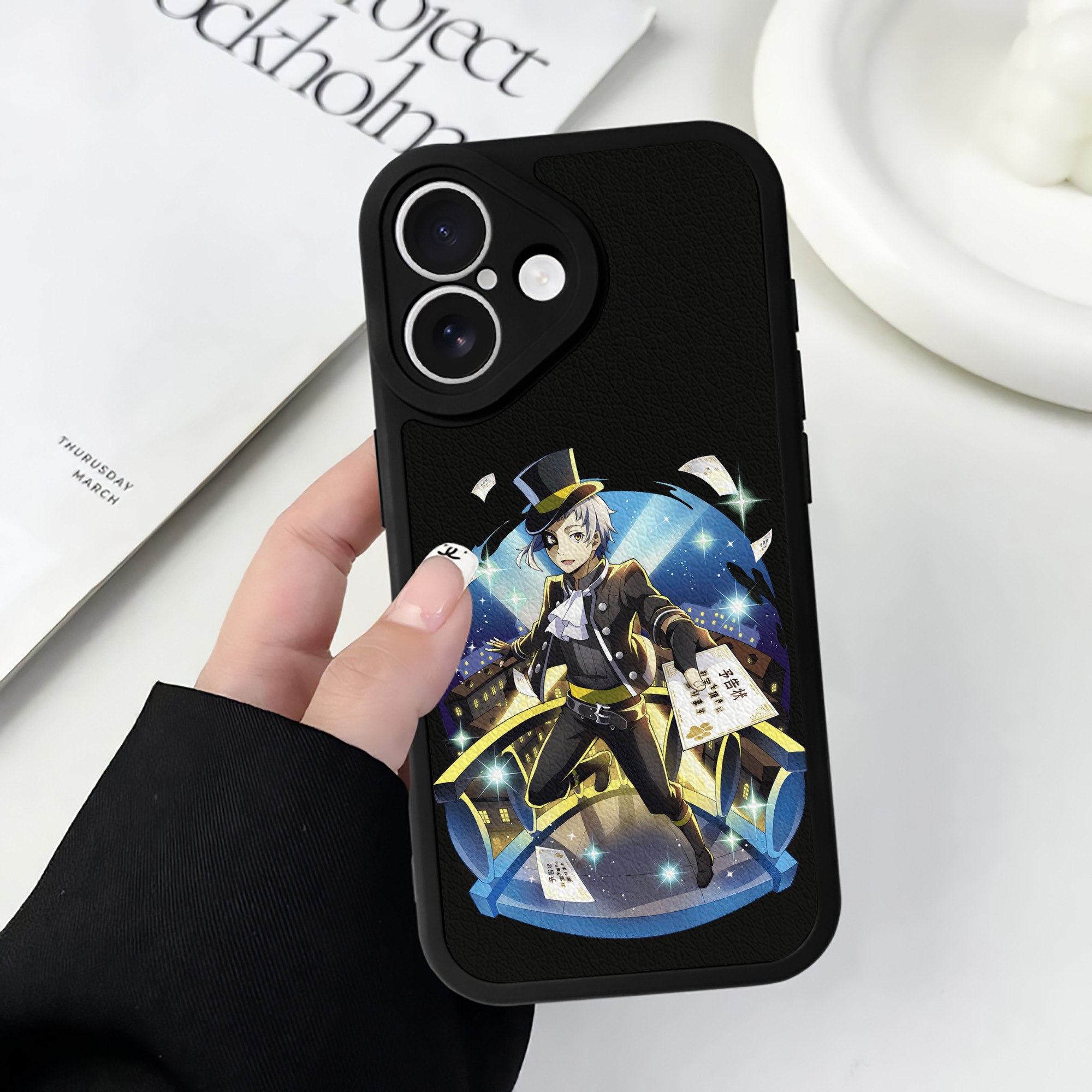 （画像用） 文豪ストレイドッグス Bungo Stray Dogs 【iPhone 16シリーズ対応】シリコンスマホケース（レザー調） 材質：シリコン